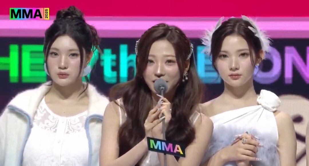 H2H_MEI's tweet photo. Congratulation Hearts2Hearts for winning 'Global Fan's Choice' Melon Music Awards 2025!🏆

📍Hearts2Hearts is the first winner of the new Global Fans' Choice nomination on history MMA. 

H2H  SHINES AT MMA
#H2HOnMMAStage
#하츠투하츠 #Hearts2Hearts #H2H @Hearts2Hearts https://t.co/vulkF0rUxN