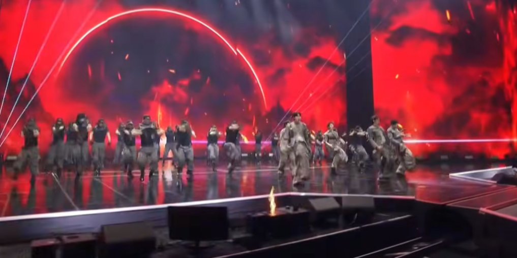 AboutMusicYT's tweet image. EXO performs at their first award show appearance in years at the 2025 MelOn Music Awards.