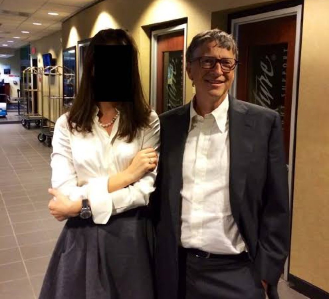 immortalcoder_'s tweet image. 50 Shaded of Bill Gates

Day: Microsoft
Night: Microhard