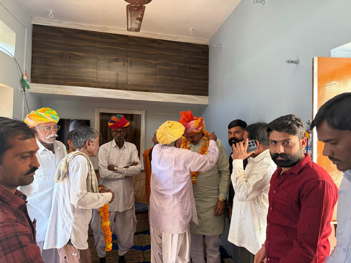 आज गांव मोतीश्री में भाजपा परिवार के कार्यकर्ता श्री नरसिंहदान जी चारण के यहाँ वैवाहिक समारोह में शामिल होकर परिवारजनों को शुभकामनाएं प्रेषित की।