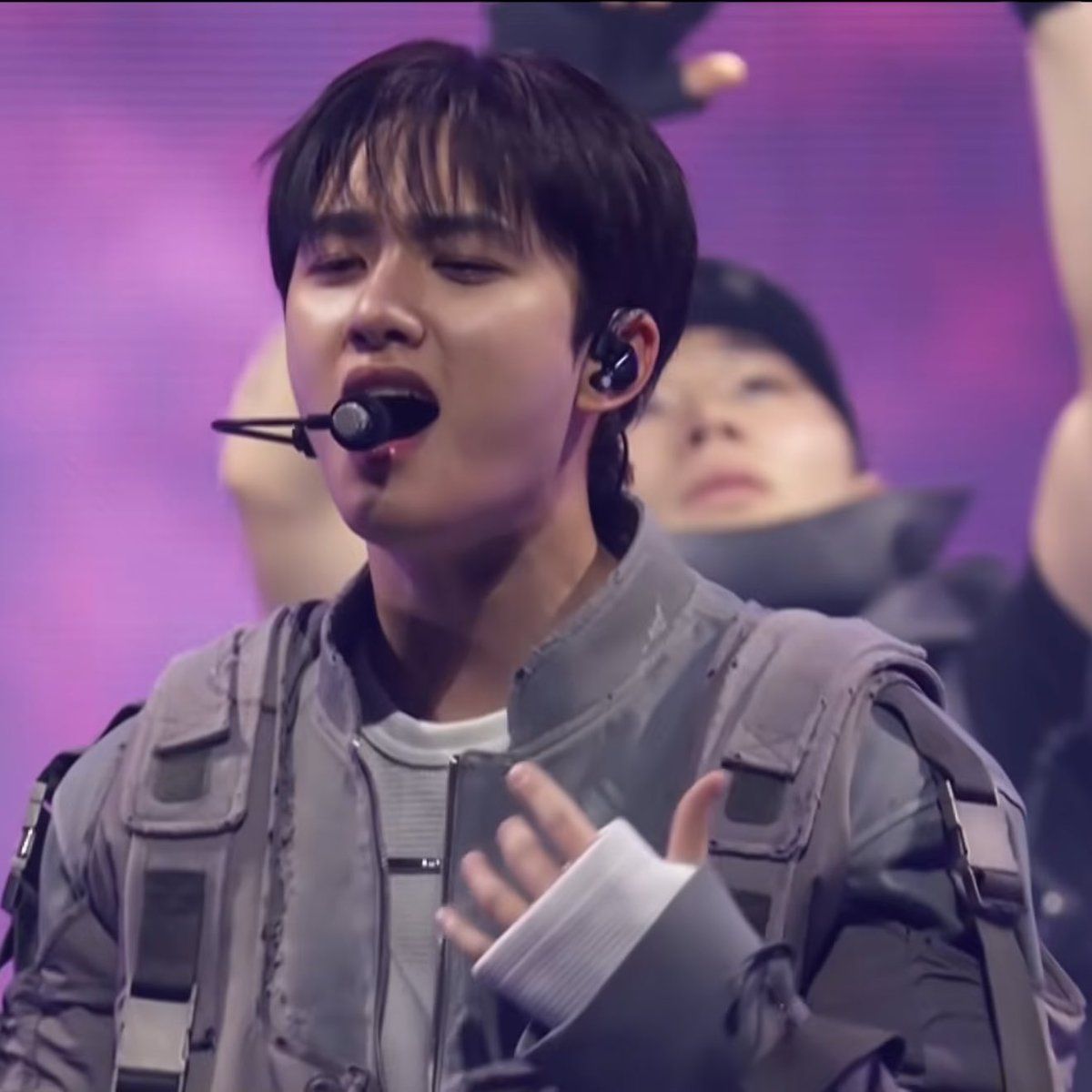 KYUNGSOO ARRIVED ON TIME 😭😭😭😭