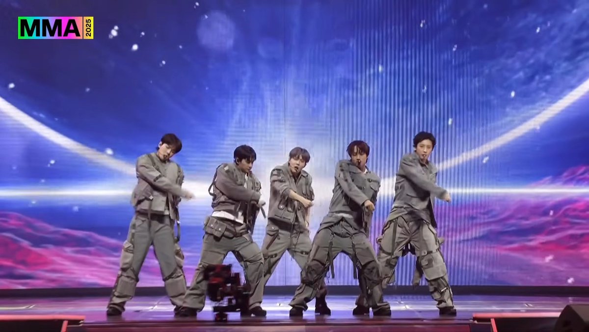 xinmh93's tweet photo. KINGS ARE BACK!!!

EXO THE MOMENT
#EXO_MMA2025 
#엑소_2025멜론뮤직어워드
#EXO #엑소 @weareoneEXO https://t.co/QsuNdu6gMP