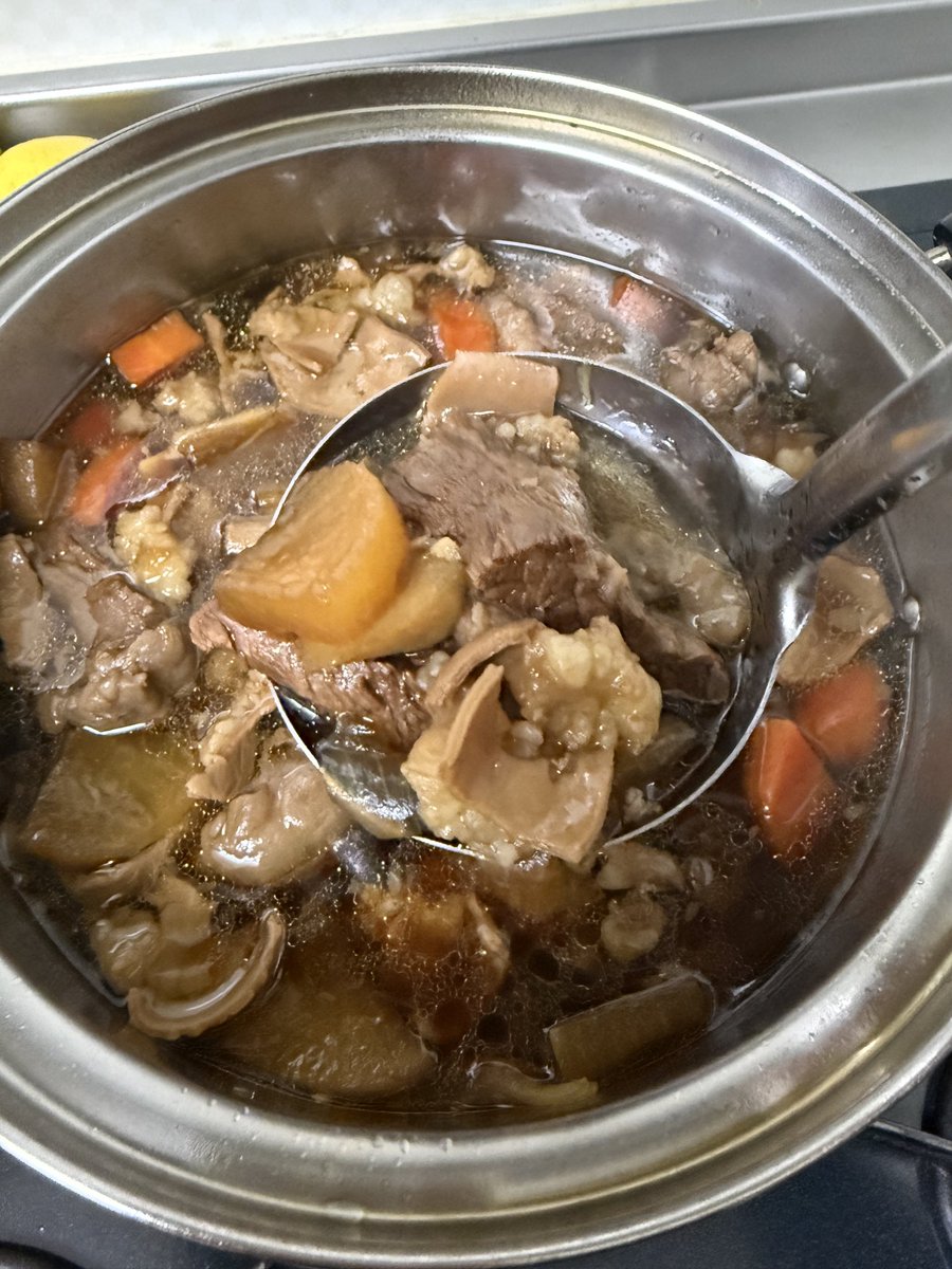 モツ・スジ煮込みできたんじゃが…😗
娘が明日持って来てって😃