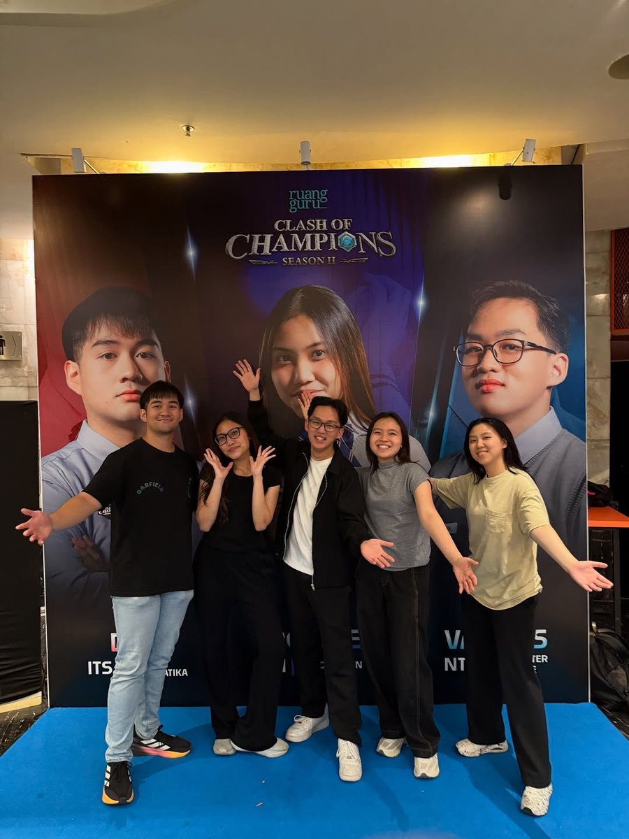 azzstoree's tweet photo. Happy birthday dede vannes 🥳🤓💙
Siap mengacak-acak grand final lagi di ROC? 🫣

#VannesTurns20 #StillCuteAt20 https://t.co/RKdDl6juXs