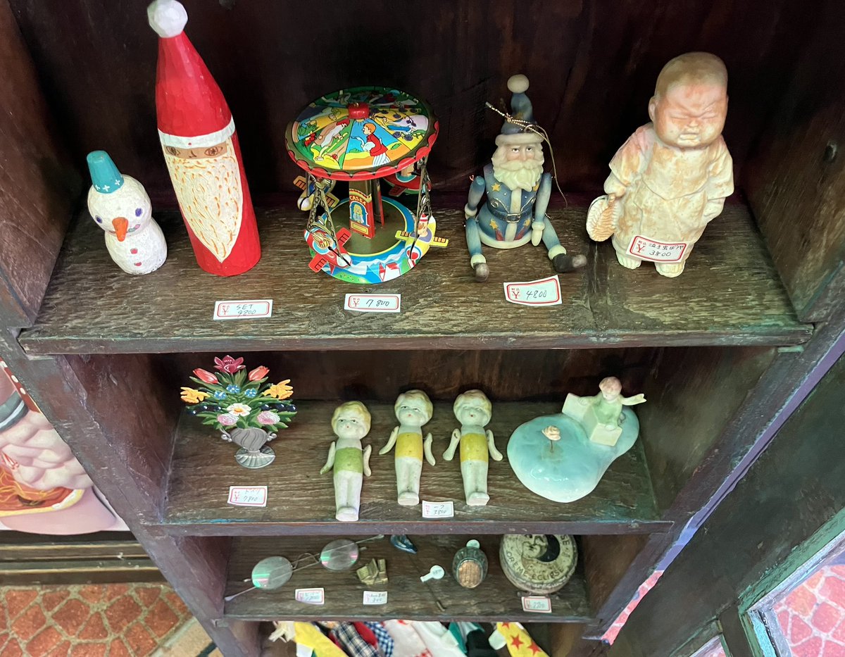 🎪プレゼントにもぴったりな商品紹介🎪

ワッペンやアクセサリー、靴下、ラグマット、アンティークなどなど❗️

クリスマスプレゼント🎁や、ご自身のご褒美にも！いろんな面白い商品取り揃えております🙌🏻

ONLINE SHOPはこちら👇🏻
anatomic.official.ec