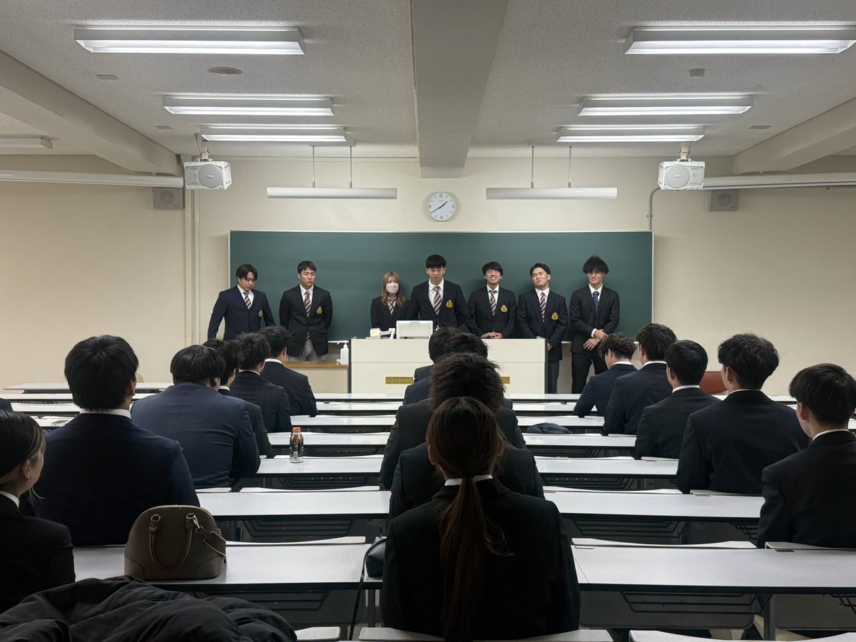 SPARTANS_OUHS's tweet photo. こんばんは🐑✨
本日、納会を行いました。4回生からの最後の言葉や、部長とコーチから秋シーズンの好評、来シーズンに向けてのお話をして頂きました。
今シーズンの悔しさをバネに必ず2部の舞台に復帰できるよう、新チームで頑張って行きますので、応援の程よろしくお願い致します🔥💪🏽🏈 https://t.co/A801eBgLWC