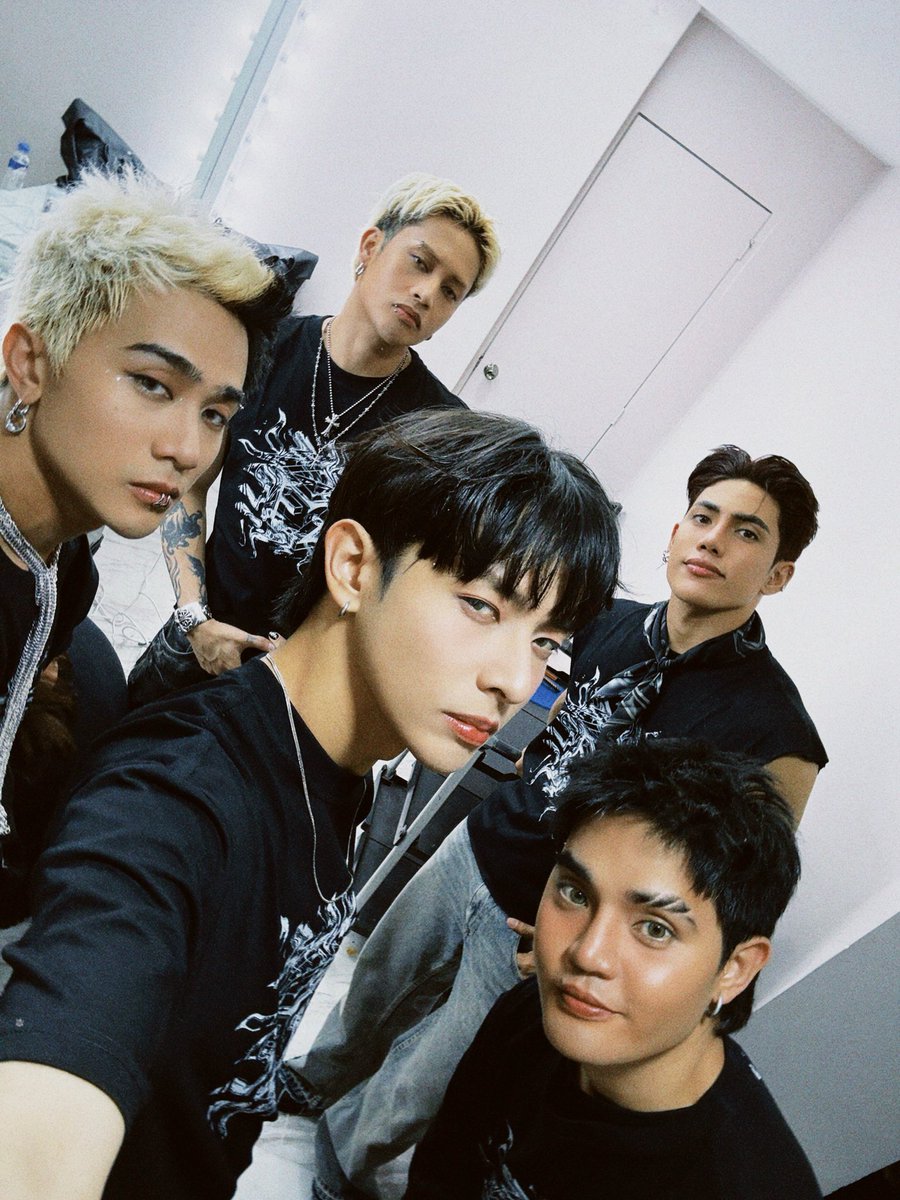 PopPlanet_'s tweet photo. SB19 Sweeps iTunes PH Music Videos Chart with “DAM” and “What?” at No. 1 and No. 2.

@SB19Official #SB19 https://t.co/jCikCrEnj2
