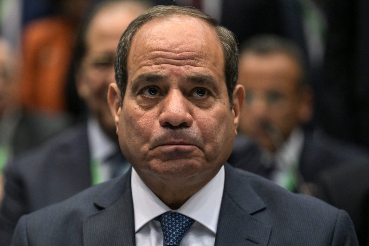 كل العالم بمختلف شعوبه وقاراته يتجه الى محاصرة دولة الاحتلال وفضحها على جرائمها ضد البشرية،  الا السيسي يفك عنها الحصار وبزيدها 35 مليار دولار من جيوب الشعب المصري المنكوب والمفقر والمغلوب على أمره.