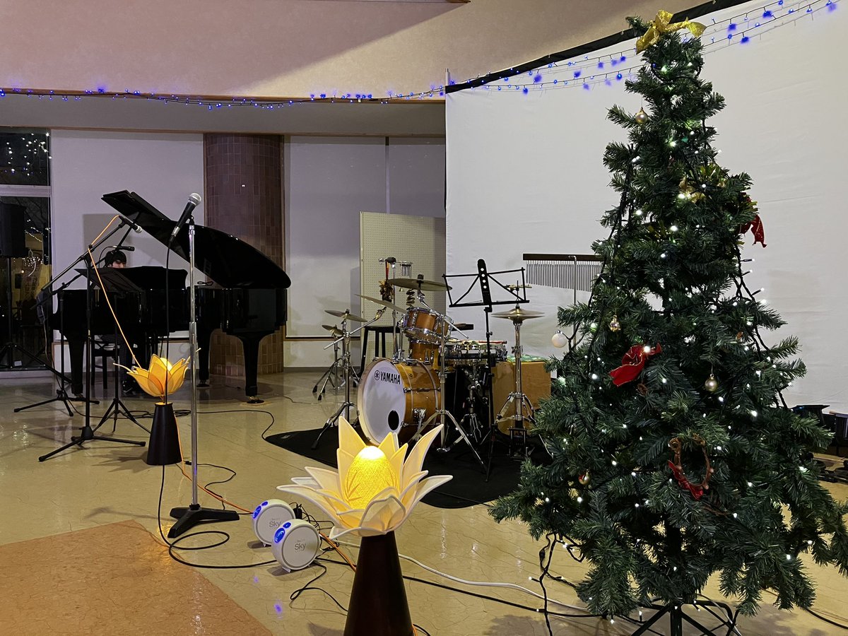 今年も田んぼアートで有名な行田タワーのある古代蓮の里会館にてプレミアムコンサートに出演しています！

いやー、イルミネーションを見ながらいただくゼリーフライってのも乙なもんだね✨