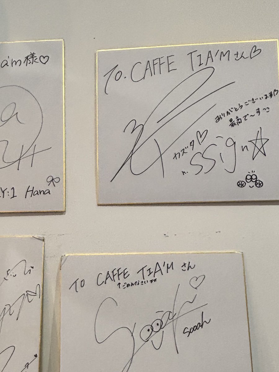 立ち寄ったカフェにn.Ssignカズタくんのサインがあり声出たw 記念に