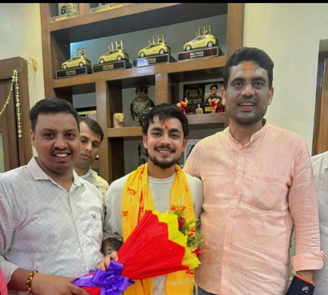 drmanish_arya's tweet photo. T20 विश्व कप 2026 में बेटा @ishankishan51 के चयनित होने पर हम सभी हर्षित एवं गौरवान्वित हैं ।हमें पूर्ण विश्वास हैं कि आप अपने खेल के माध्यम से भारतवर्ष को हर्षित होने का निरंतर अवसर प्रदान करते रहेंगे ।।हमारी शुभकामनाएं सदैव आपके साथ हैं ।।💐🇮🇳
 #ishankishan23 #IshanKishan https://t.co/ECehrv5tDg