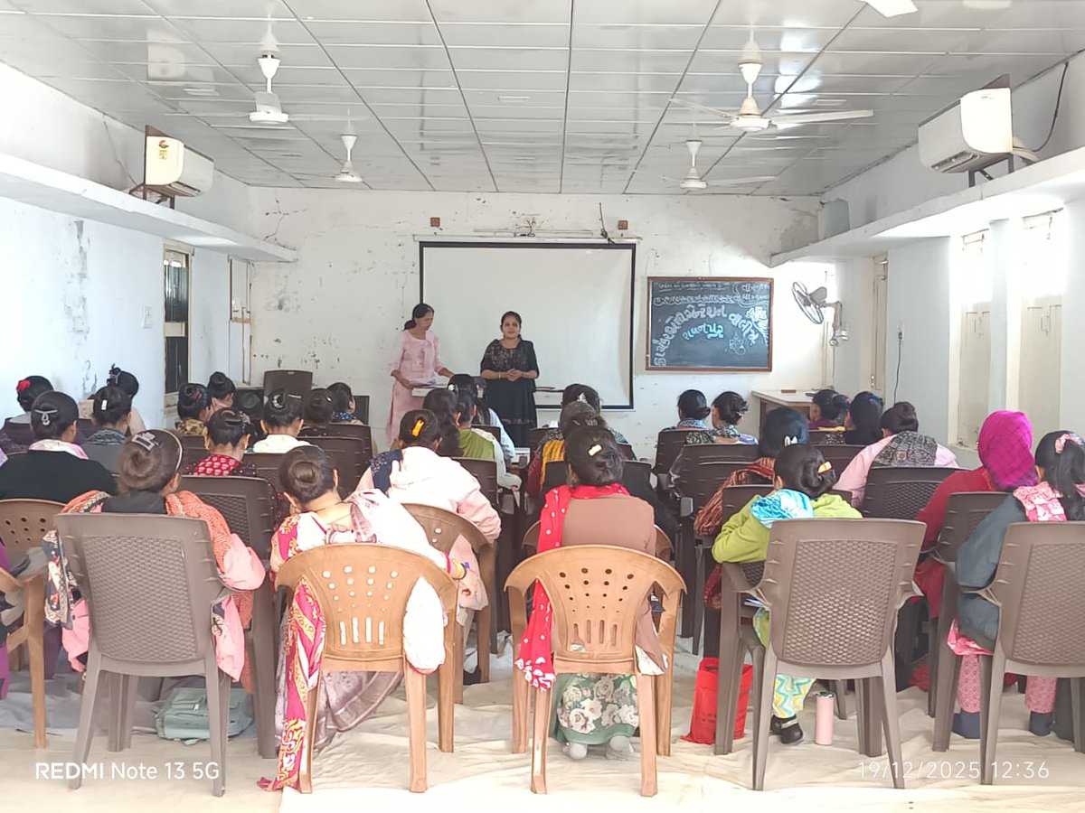 તા.19/12/2025 અને તા. 20/12/2025 ના રોજ પાટણ જીલ્લામાં નવનિયુક્ત આંગણવાડી કાર્યકાર બહેનોને બે દિવસીય ઓરિએંટેશન તાલીમ આપી આંગણવાડી કાર્યકર તરીકે કરવાની થતી ફરજો વિષે વિસ્તૃત સમજ આપવામાં આવી. @ddo_patan <a href="/CollectorPatan/">Collector Patan</a>  <a href="/WCDGujarat/">Women & Child Development, Govt of Gujarat</a>