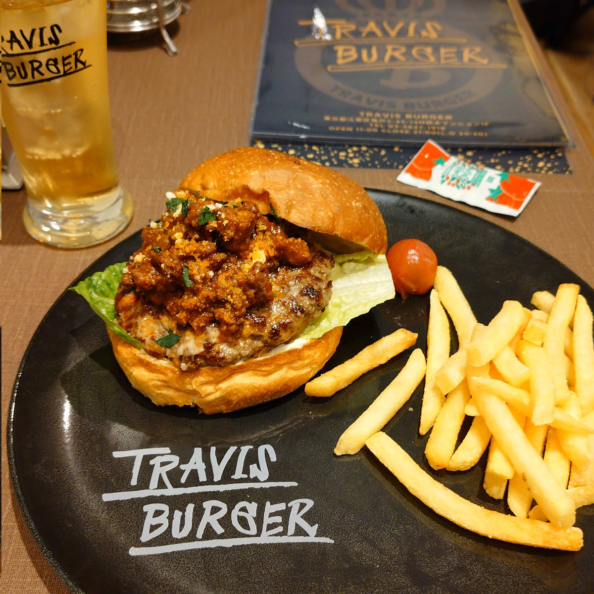 kameidotohru's tweet photo. TRAVIS BURGER

バーガー新店
メニュー一番上のボロネーゼバーガーをいただきました
挽肉たっぷり、パティもジューシーで口いっぱいが肉ッて感じ
トマトのピクルスが美味しくて味変にも優秀
元三代目善平の場所
各種電子マネー可

#亀戸 https://t.co/qyCw264qXI