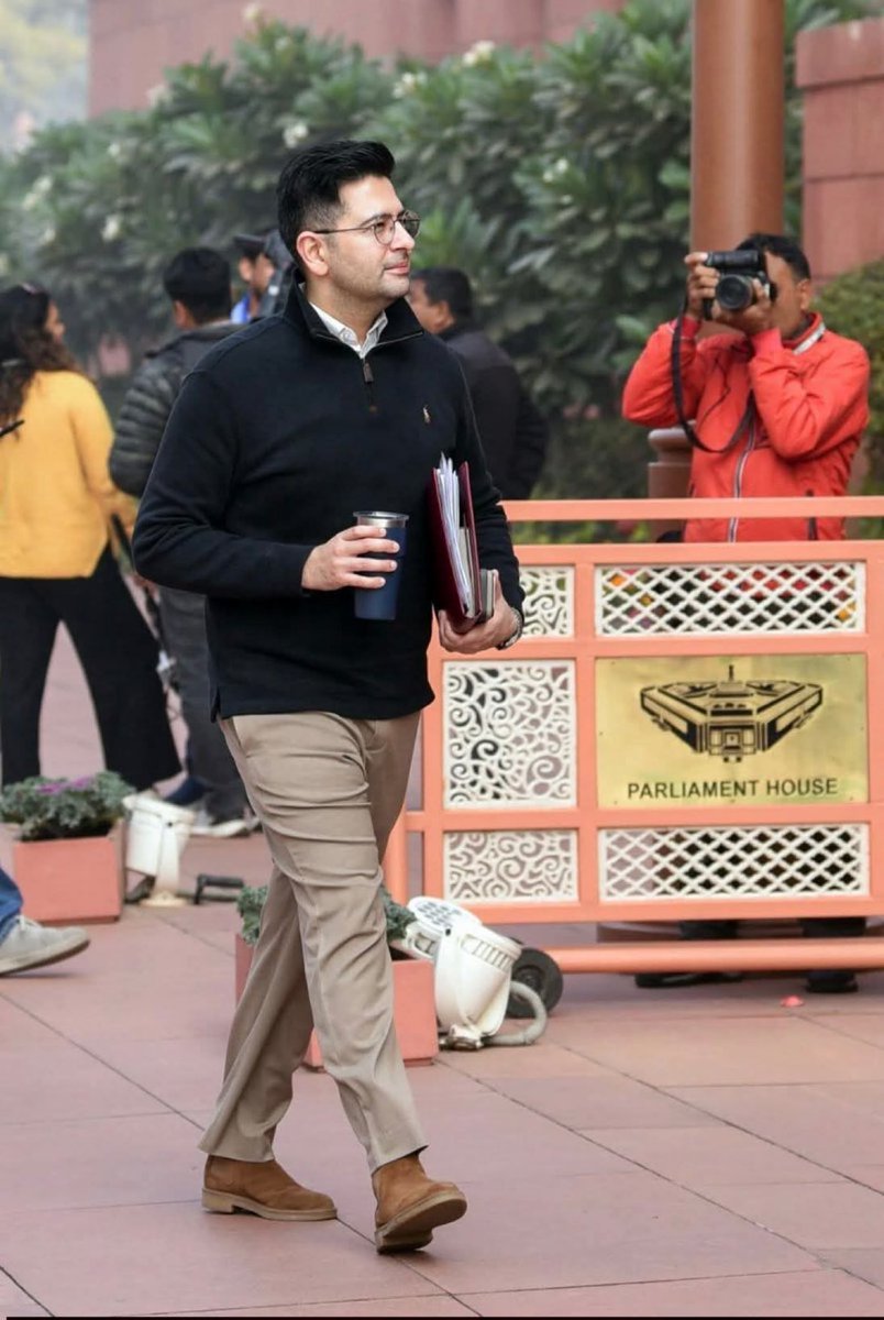 संसद में कुछ नेता वास्तव में जनहित के मुद्दे उठा रहे हैं,यह सकारात्मक संकेत है।

सांसद <a href="/raghav_chadha/">Raghav Chadha</a> ने इस सत्र में ज़मीनी समस्याओं को मजबूती से रखा, जिनमें शामिल हैं:

- निजी अस्पतालों की मनमानी
- हेल्थ इंश्योरेंस कंपनियों की अनियमितताएँ
- टोल प्लाज़ा पर जनता के साथ उत्पीड़न और