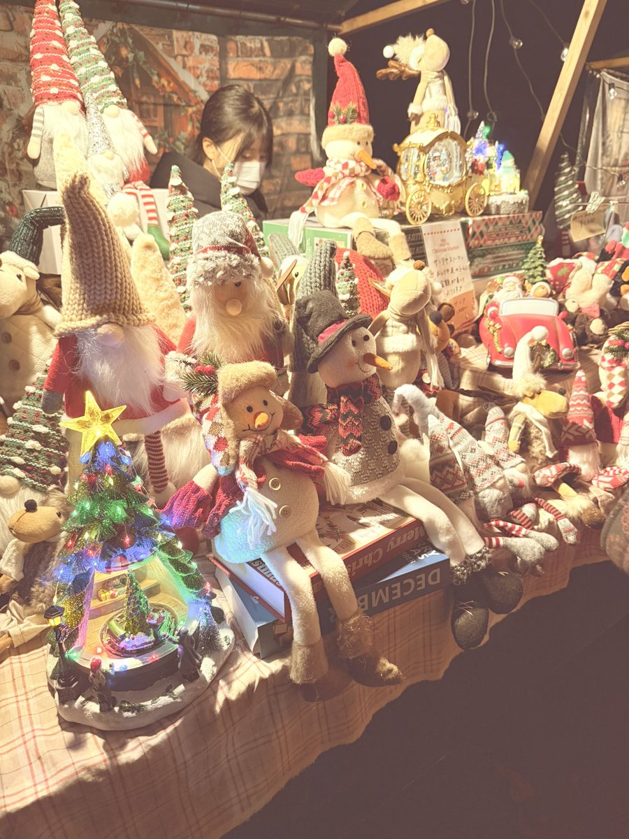 RiyiRiy's tweet photo. クリスマスマーケットを楽しむ🎄 https://t.co/VAyGUleuUr