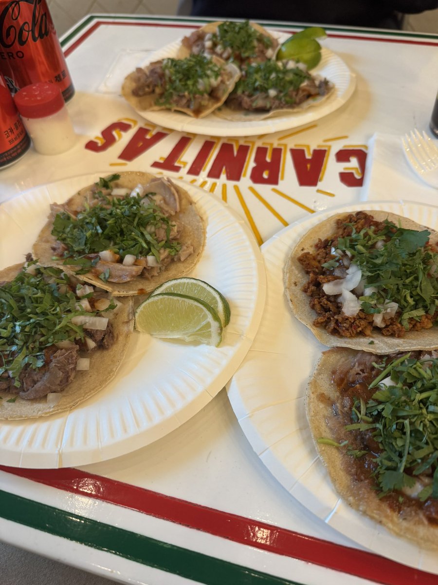 이야
멕시코는
못가봐서 본토맛은 모르지만
처음 먹어보는 맛이라
이게
찐인가봐 하고 먹었어요
맛있었습니다