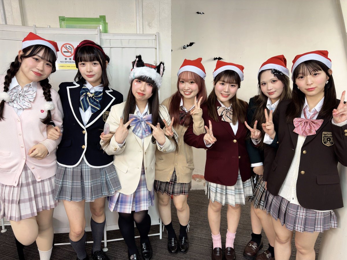 ZeroProject_o's tweet photo. 12/20 定期公演
@ SHIBUYA RING

トップバッターは
ZeroProject 研究生👩🏻‍🏫🎀
@ZeroProject_RS https://t.co/DKFF5HURnY