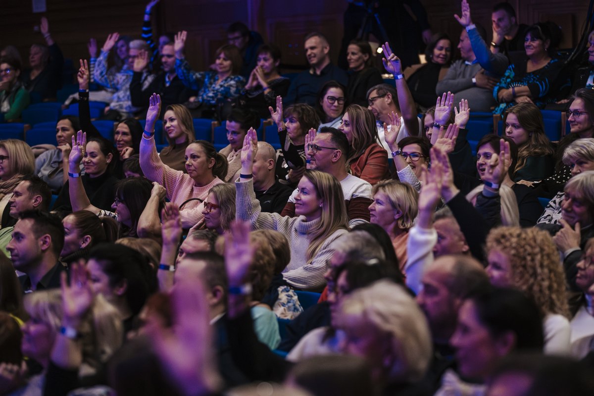 Danny_Blue's tweet photo. Budapest után az országjáró Titok című előadásom első állomása Szentendre volt 😍

350 fős publikumot ejthettem ámulatba akkor este. 💫  Hálás vagyok nektek, hogy azt csinálhatom, amit szeretek. Köszi! 🤗 https://t.co/2ZtGFFz2mV