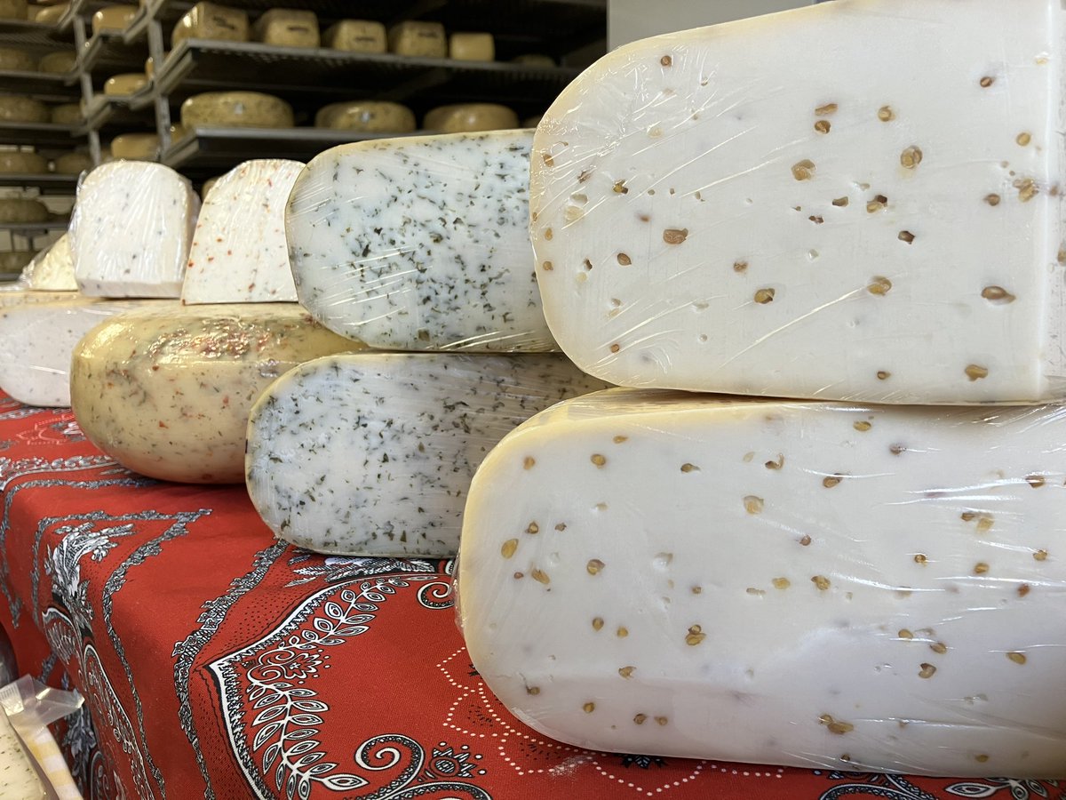 Vanmiddag 20 december zijn wij geopend van 13.00 tot 17.30. Donderdag eerste kerstdag zijn we gesloten. Mocht u nog willen genieten van #geitenkaas en geitenyoghurt zou ik zeggen, tot vanmiddag!!