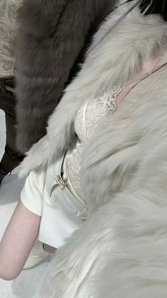 北京鸟巢学妹果果 tweet media