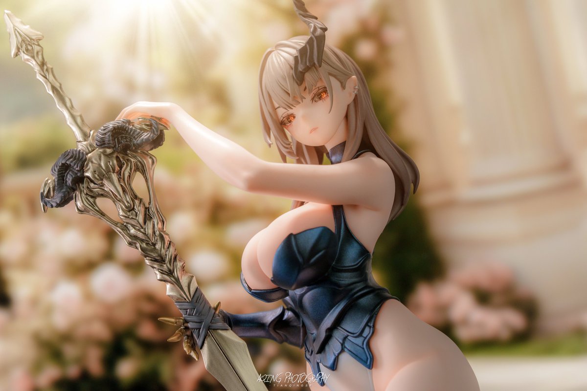 Animester3's tweet image. 「魔物ハンター⚔️セリーナ」1/6 完成品フィギュア

 セリーナは魔狩りの剣を握りしめた。
「リリアンナ、逃がさないよ、絶対に代償を払わせてやる。」

ファンの撮影作品より転載
📷：AQING
 
#アニメスター #フィギュア #Figure