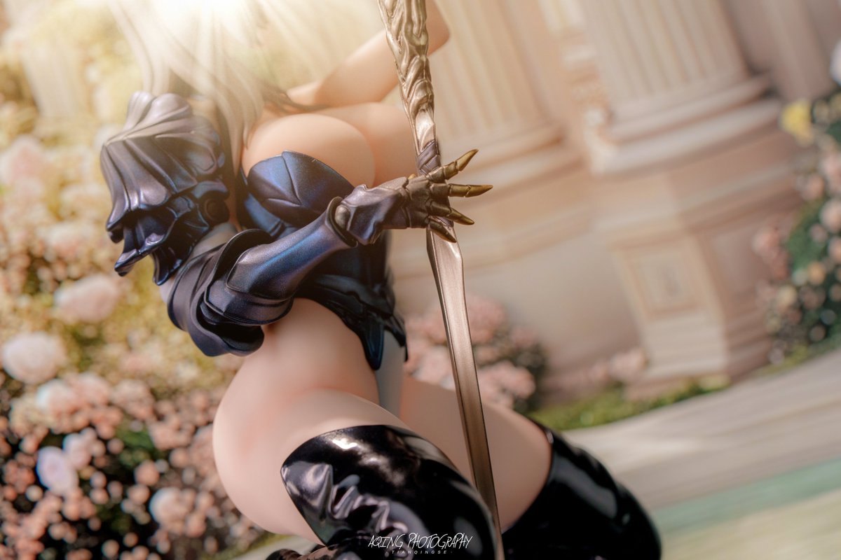 Animester3's tweet image. 「魔物ハンター⚔️セリーナ」1/6 完成品フィギュア

 セリーナは魔狩りの剣を握りしめた。
「リリアンナ、逃がさないよ、絶対に代償を払わせてやる。」

ファンの撮影作品より転載
📷：AQING
 
#アニメスター #フィギュア #Figure