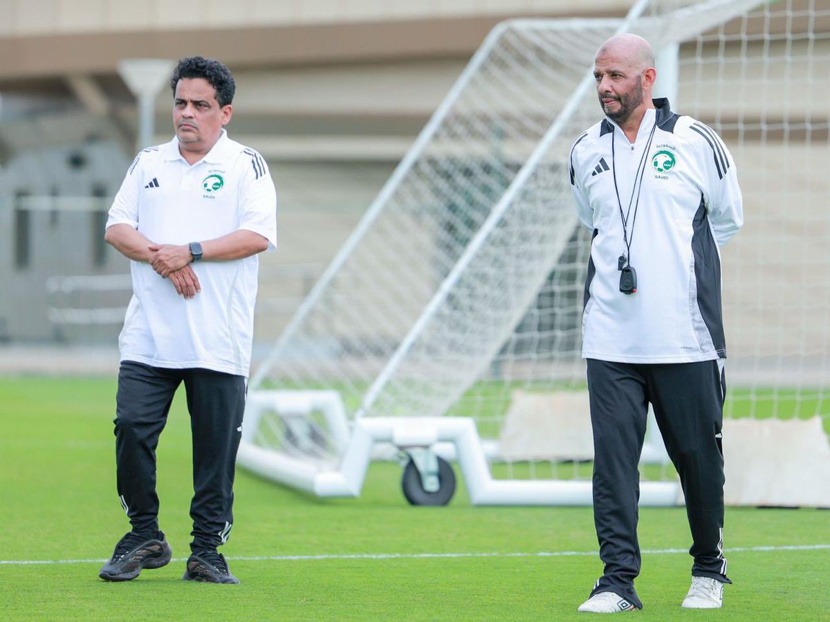 sami_coach8's tweet photo. أسأل الله العظيم ربّ العرش العظيم أن يمنّ على حبيبنا واسطورتنا وقدوتنا الكابتن الغالي 
محمد عبدالجواد
كابتن النادي الأهلي و المنتخب السعودي السابق، والمحاضر السعودي والآسيوي والدولي للمدربين،
بالشفاء العاجل، وأن يلبسه ثوب الصحة والعافية، ويطمئن قلوب أهله ومحبيه،
ويجعل ما أصابه رفعةً في الدرجات وتكفيرًا للسيئات.
اللهم اشفه شفاءً لا يغادر سقمًا
@mohdaj1313