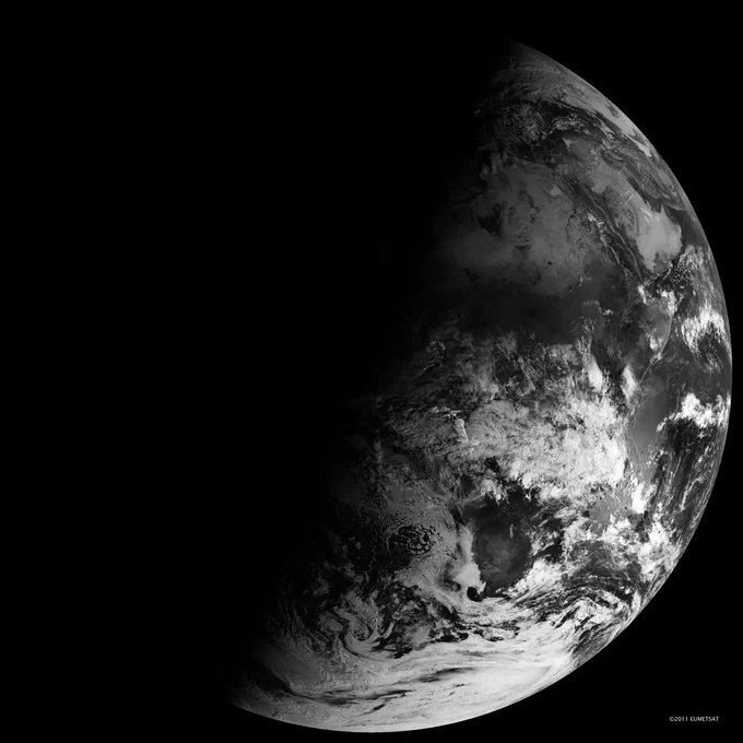 Rainmaker1973's tweet image. The 2025 December Solstice, the first day of winter in planet Earth's northern hemisphere and summer in the southern one, is Today at 15:03 UTC.

Also called the hibernal solstice, occurs when either of Earth's poles reaches its maximum tilt away from the Sun.