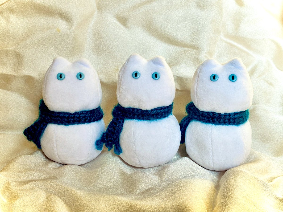 今冬のぼたねこは雪だるまになりました⛄️ 少しモフッとした起毛素材