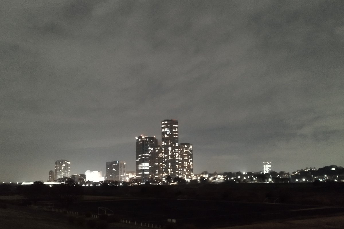 雨ニモ負ケズ☔️
走り出しが遅くなって暗くなってしまった
さすがに今日はランナーが少なかったな
#ジョギング #ジョギングなう
