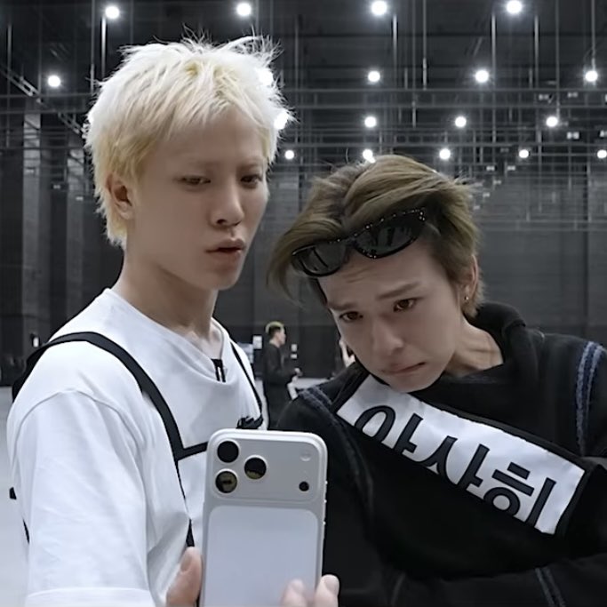 820sahiii's tweet image. 누가 막내야ㅠ