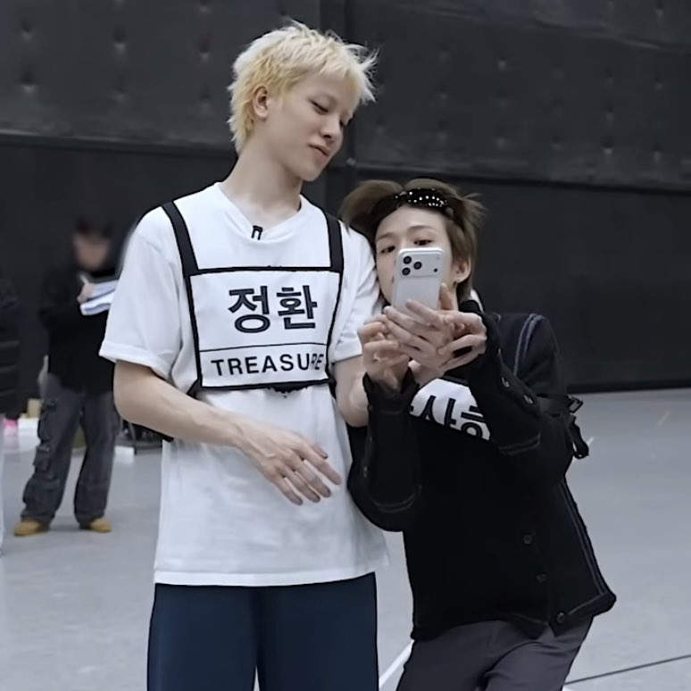 820sahiii's tweet image. 누가 막내야ㅠ