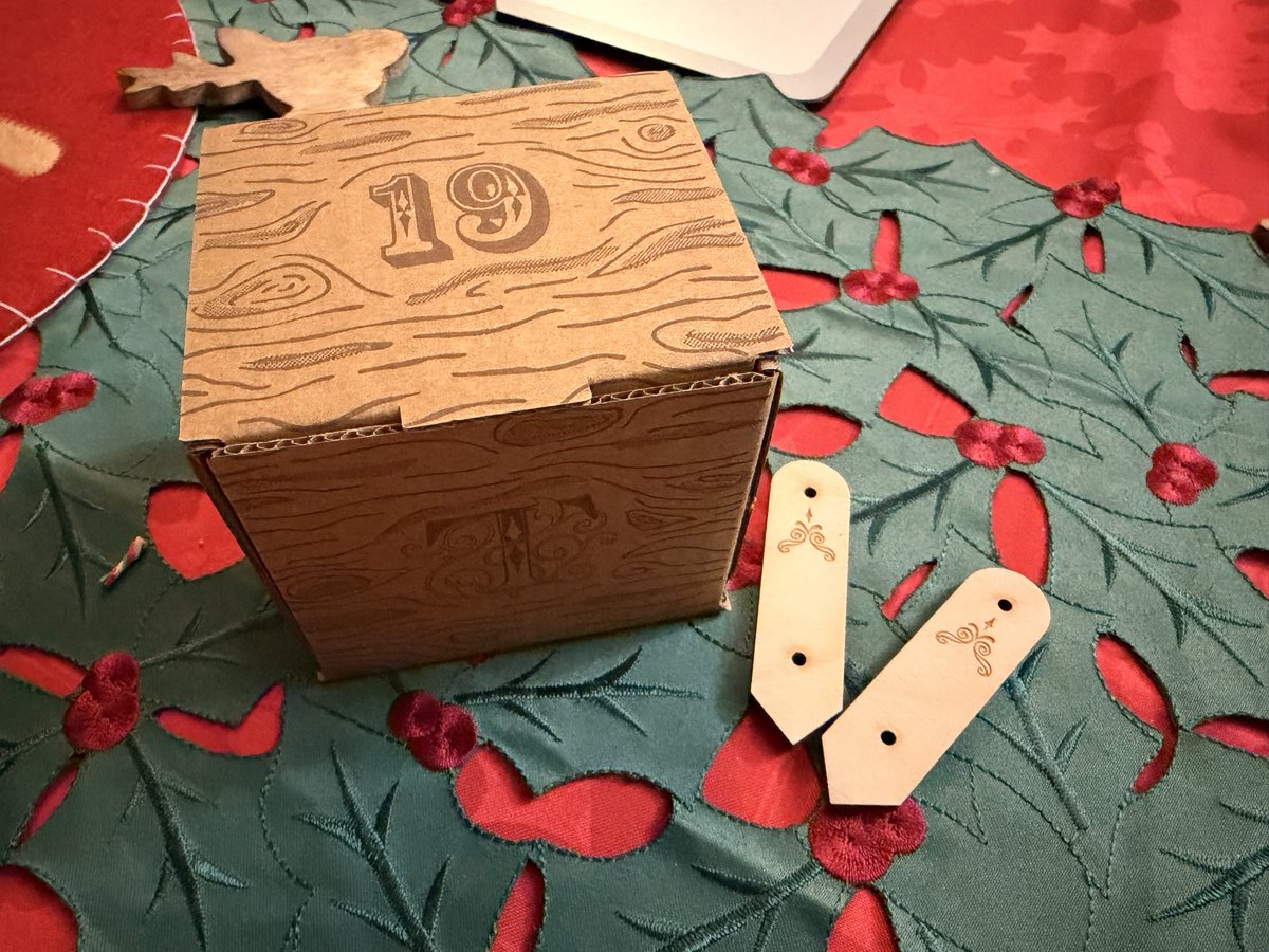 NatCBrooks's tweet photo. Advent day 1️⃣9️⃣ & 2️⃣0️⃣ of my @bothythreads & @toft_uk!! Love the cute little Scandinavian needle minder! ❤️🧶🪡🧵 ! 🥰🎄🎅🏼🦌
#craftynat83 #bothythreads #bothyadvent #toft #toftuk #edsmenagerie #edsadvent2025 #edscrochetalong #crochetalong #cal #crochetadvent #crossstitchadvent https://t.co/3YBSKyYmiV