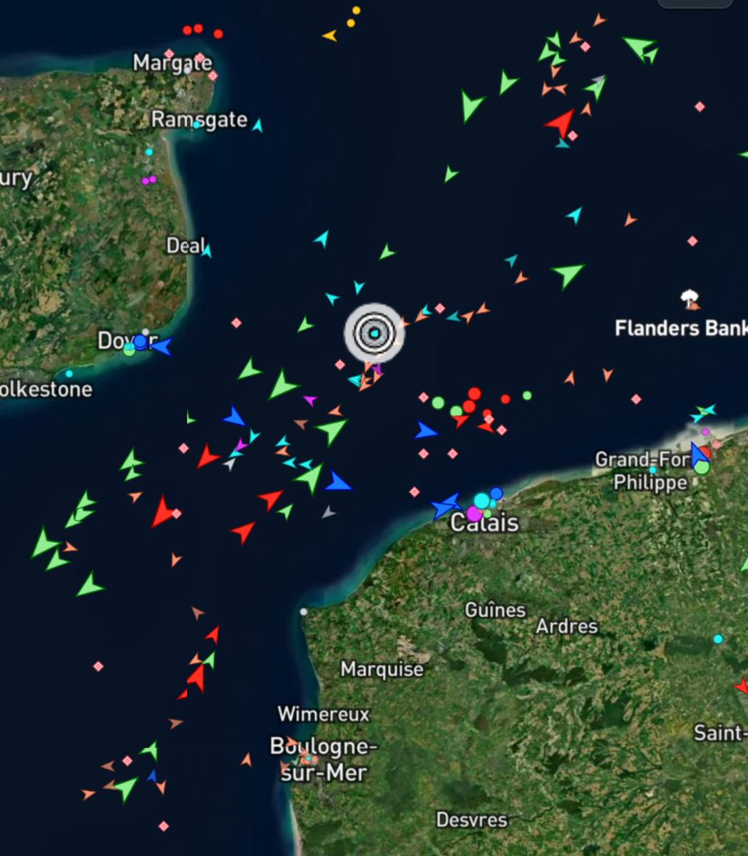 🚨 INVASION ALERT 🚨 

The French are ILLEGALLY in UK waters handing over migrants to British Border Patrol to bring back to England

🛑 STOP THE BOATS 🛑