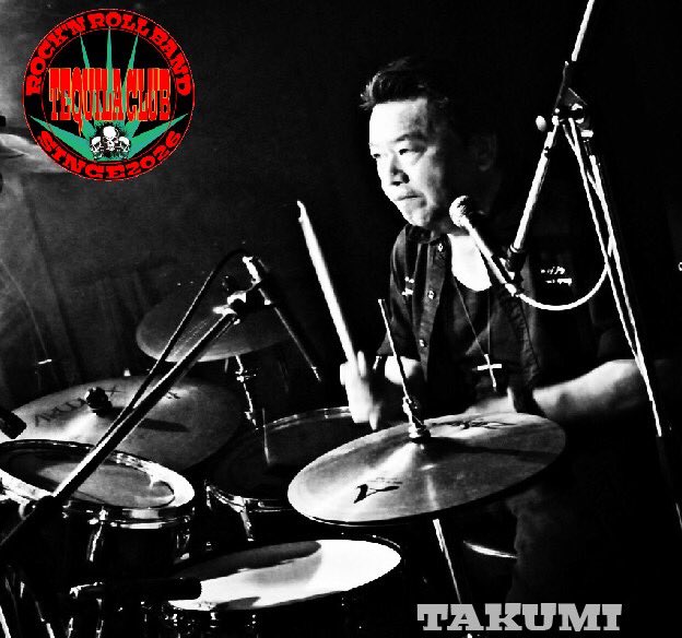 COME_SHOCK's tweet photo. 【緊急告知】

2026年3月　３ピースロックバンド『TEQUILA CLUB』（Vo.G:TETSUO・Ba:Kyousei・Dr:TAKUMI）をスタートさせることになりました⚡️
しかも“レコ発”でスタートさせます♬
シビレる楽曲盛りだくさん🎉
メンバー全員気合い入りまくり✊😤
みなさんの激熱の応援ヨロシクお願いします📣 https://t.co/spIBpVFZGM