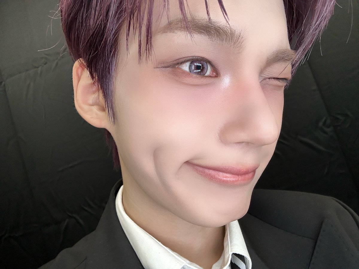 evnnebbl's tweet image. 251220 🦊💬 6:09PM KST

🦊 [photo] x4