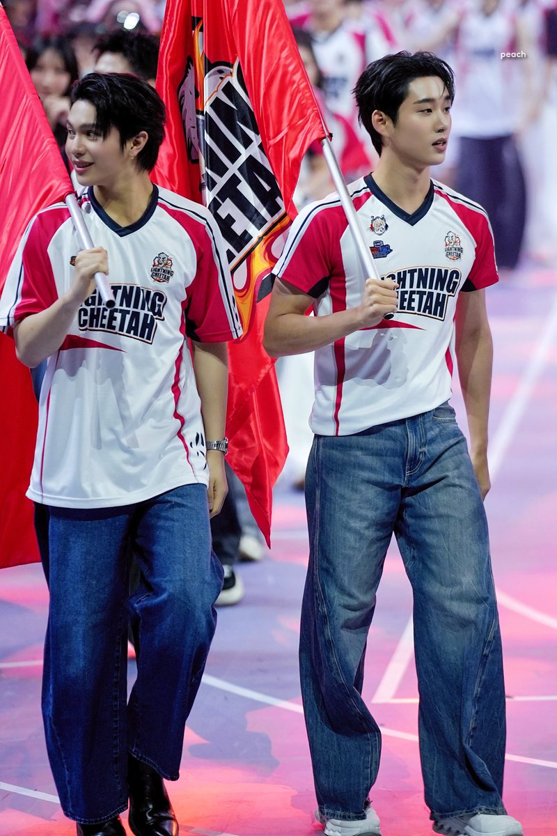 dearestgemfot's tweet photo. when they became flag bearers, william was still wearing his watch but now it's worn by est  🫣🫣🫣 that's such a couple behaviour

WILLIAMEST NO LIMITS
#GMMTVStarlympics2025 #WilliamEst https://t.co/b8WQrVgpSe