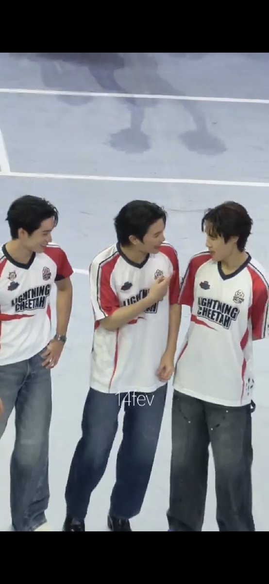 dearestgemfot's tweet photo. when they became flag bearers, william was still wearing his watch but now it's worn by est  🫣🫣🫣 that's such a couple behaviour

WILLIAMEST NO LIMITS
#GMMTVStarlympics2025 #WilliamEst https://t.co/b8WQrVgpSe