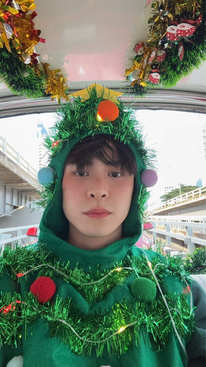 คริสต์มาสปีนี้คุณมีต้นคริสต์มาสเป็นของตัวเองรึยัง🎄🎅🏻 #JackieJackrin