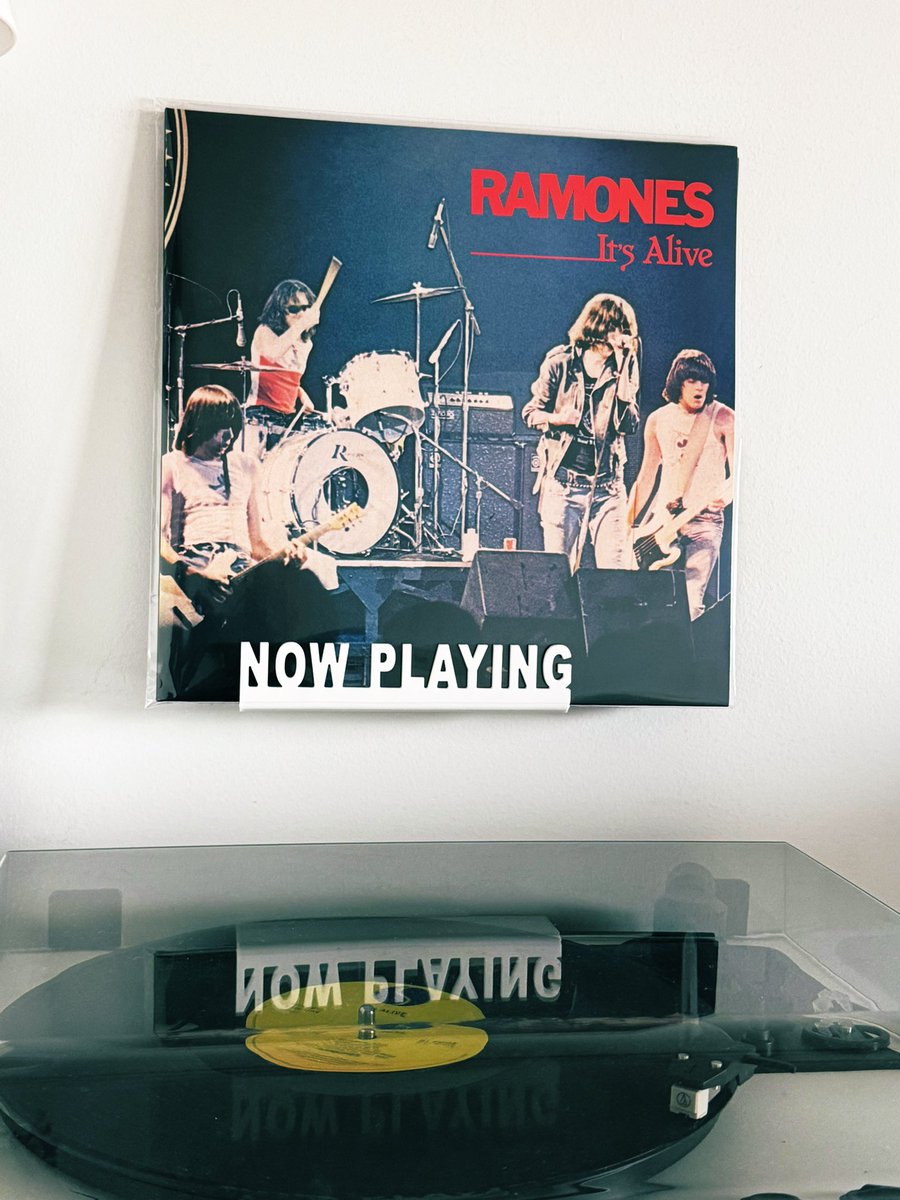 Hey Ho, feliz sábado Chavalada!

Ramones - It’s alive (1979)

#vinylrecords <a href="/RamonesOfficial/">Ramones</a>