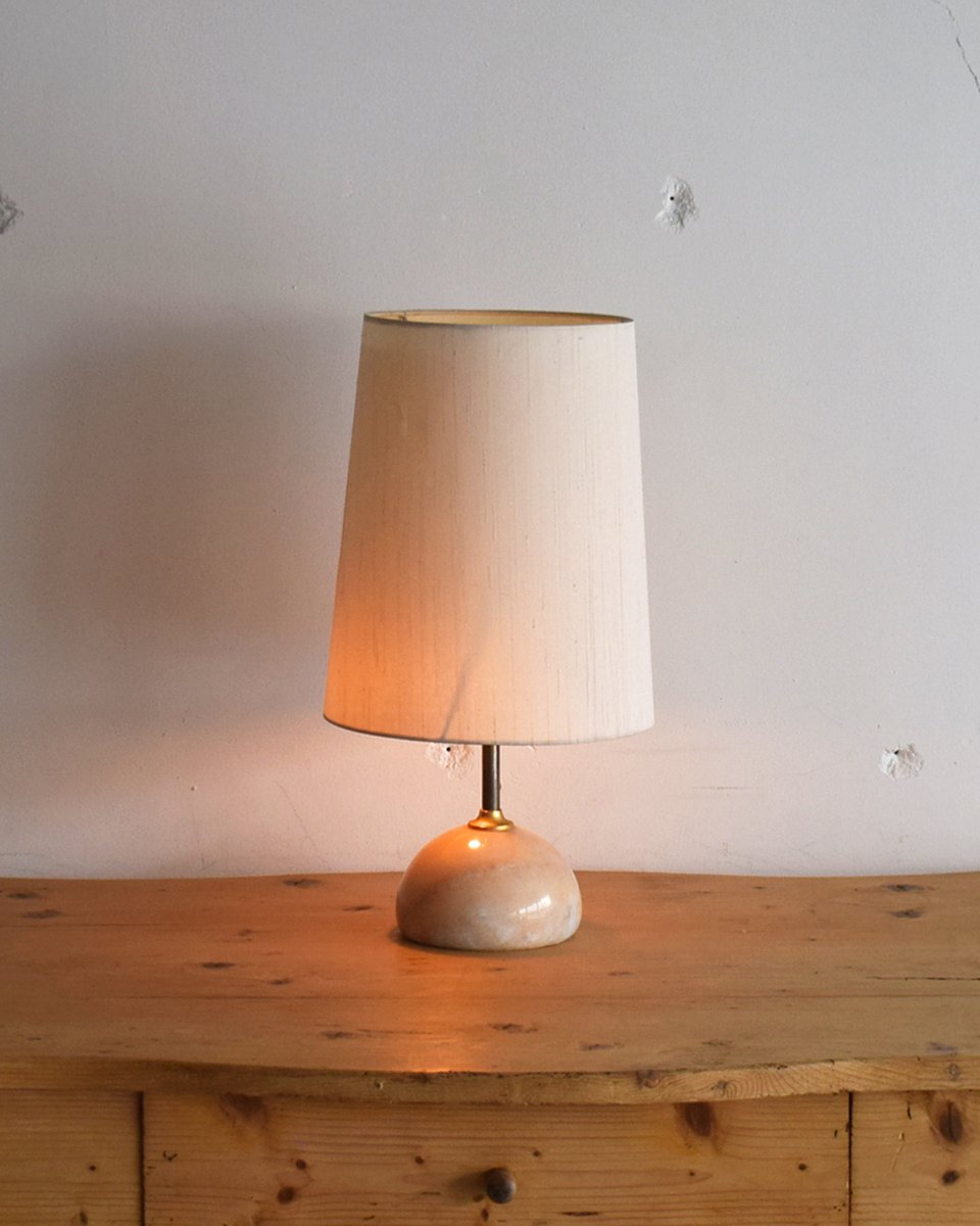 ヤマギワの、大理石ベースのテーブルライトが入荷しました。70～80年代