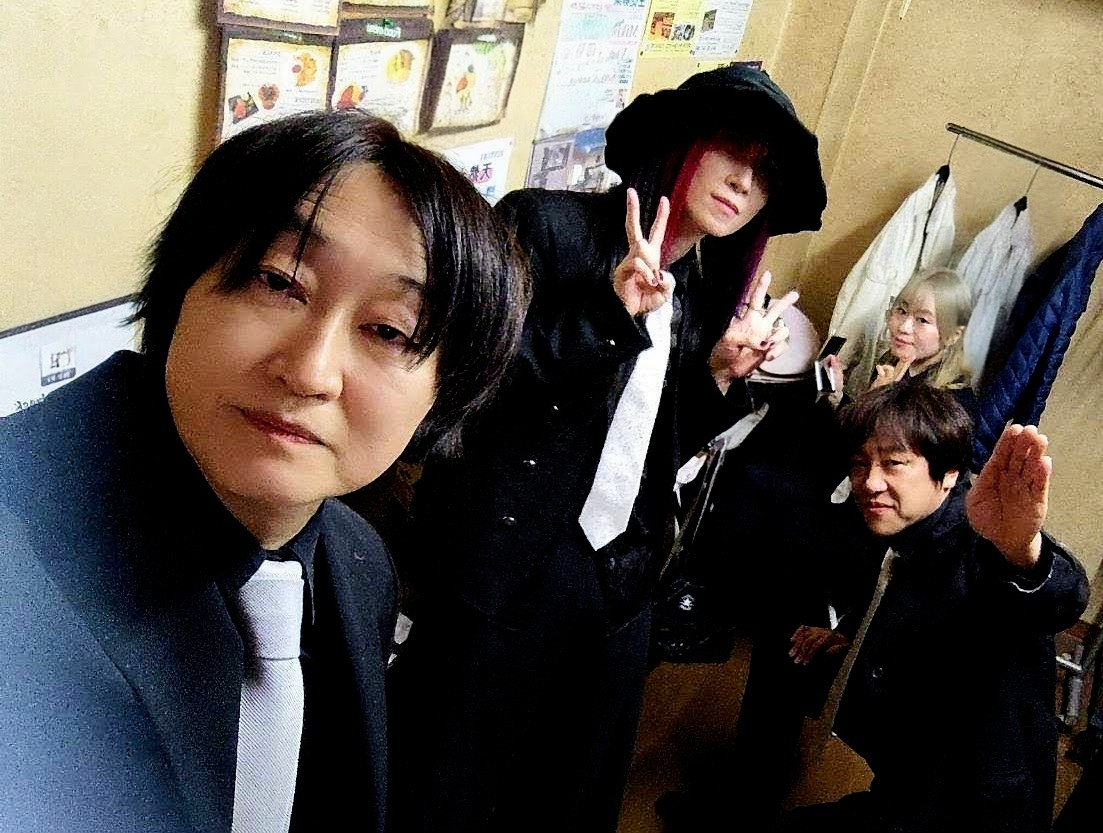 演奏曲目！たっぷり！
前半の部
2025.12.19@大塚ウェルカムバック
1.止まり木
2.エンドロール
3.ミスターブラウン
4.山姥
5.風見鶏
6.綴歌
7.orange
8.はじまりは銃声