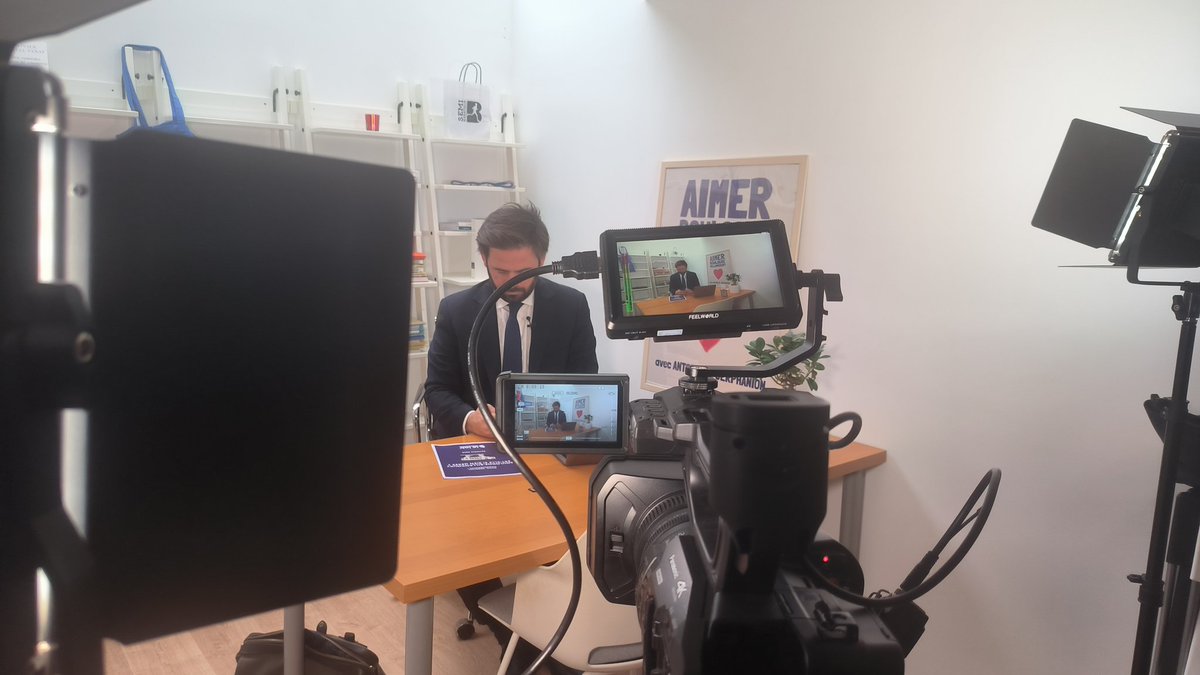 Silence, ça tourne !!! Avec <a href="/2jerph/">Antoine de Jerphanion</a> et <a href="/aimerboulogne/">Aimer Boulogne-Billancourt</a> . #tournage #debat #Interview #boulogne #boulognebillancourt