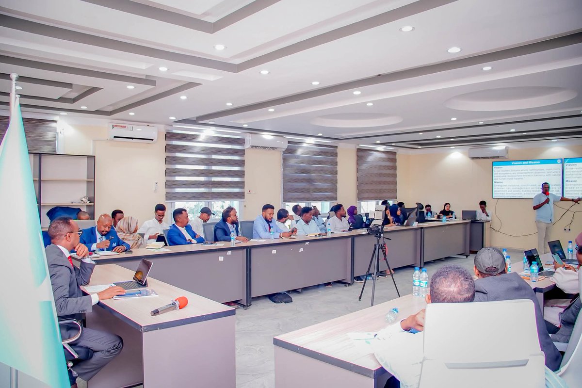 SoDMA_Somalia's tweet photo. Senior Advisor @mukhtaralisom, briefed the conference on progress in reviewing Somalia’s National Disaster Management Policy and outlined the Catastrophe Deferred Drawdown Option (CatDDO), a Somalia–World Bank financing tool for rapid funding during natural disasters. https://t.co/t94Jhuqruw