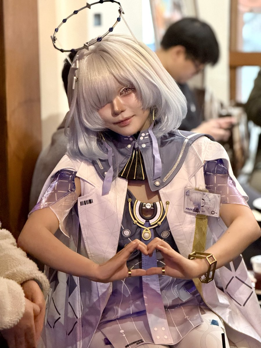 design_cat66's tweet photo. 카페 가는 거 너무 즐겁다! @Yasal_170 @PPOYA_HS @miumyu_cosplay 
#명조 #띵조카페 #명조워더링웨이브 https://t.co/Opz917ZnCo