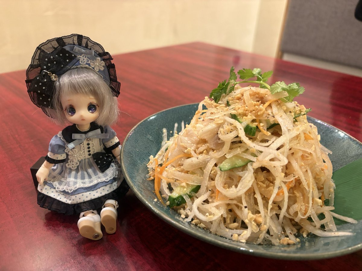 cg_uraniwa's tweet photo. ベトナム料理店でお食事！
こういう日本らしくないお店&amp;料理はワンダーランドに迷い込んだみたいで楽しいですね🥰めっちゃ美味しかった……！
あとはBGMのボリュームがもう少し抑えてあれば完璧でした🤣椅子が振動するほどの大音量……！！ https://t.co/7YdMupEkSd