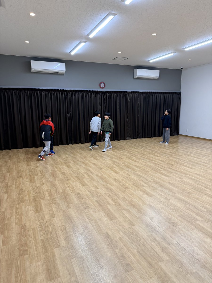 e1soccerschool's tweet photo. 今日のバルシューレもみんな笑顔で楽しんでたなー。
ボール遊びしてくれるお友達募集してますのでお気軽にご連絡ください！ https://t.co/rEbWZhgOrf