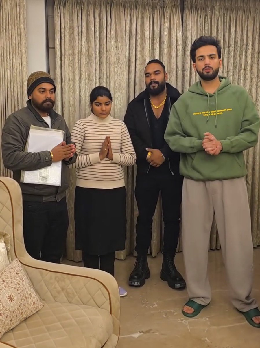 unmutemohit's tweet photo. 🚨BIG SCAM EXPOSED BY MUNAWAR FARUQUI

Munawar received a call to make a paid crowdfunding reel for a child with serious illness. They were ready to pay him a huge amount.

That’s when he realised something was seriously wrong.

Open the 🧵 —it will blow your mind. https://t.co/xHUlu5esnZ