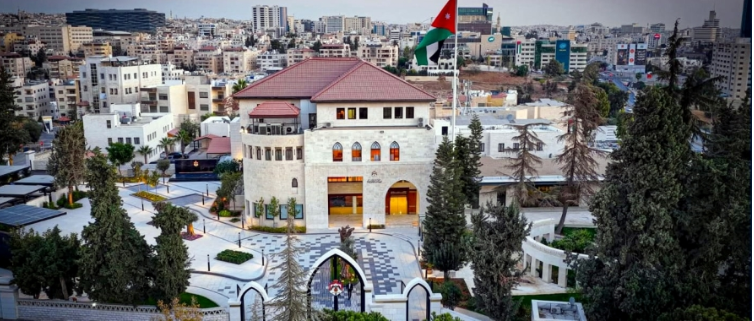 الحكومة تبذل جهدا استثنائيا بتأمين منظم يحمي الأردنيين من السرطان 