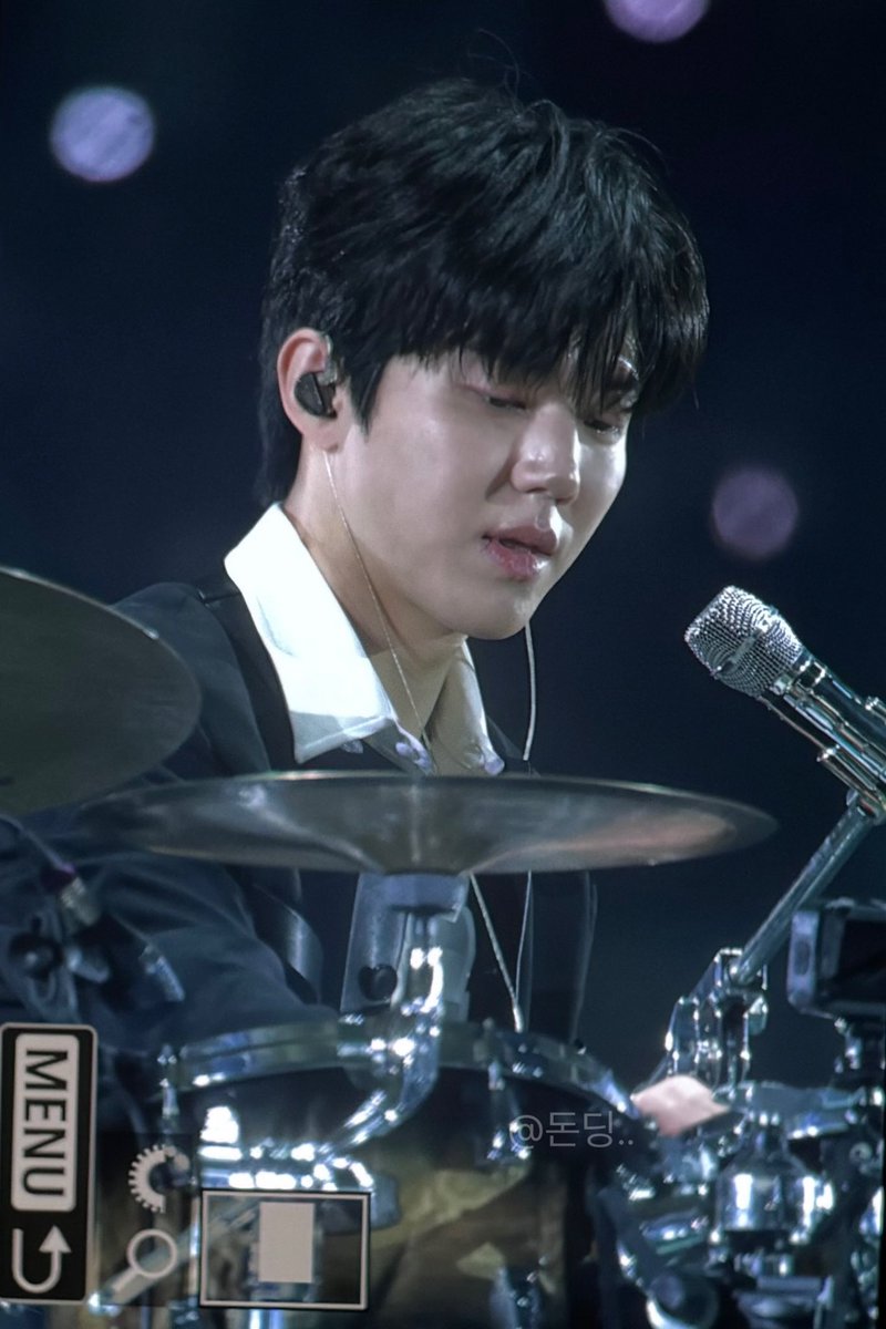 ddongaed's tweet image. 251220 데이식스 클콘 

덮머 도운…🫠🫠

#데이식스 #DAY6 #도운 #dowoon